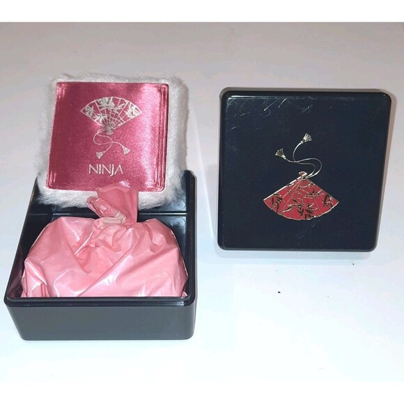 Vintage Ninja Perfumed Dusting Powder by Parfums De Coeur 3 oz NEW INSIDE - Picture 1 of 5